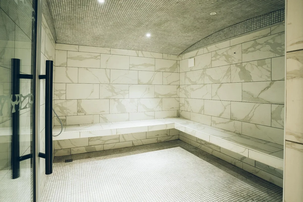 Le hammam en marbre du Coral Spa