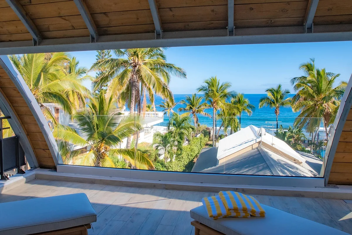 La vue de la Chambre Océan sur les cocotiers et l'océan