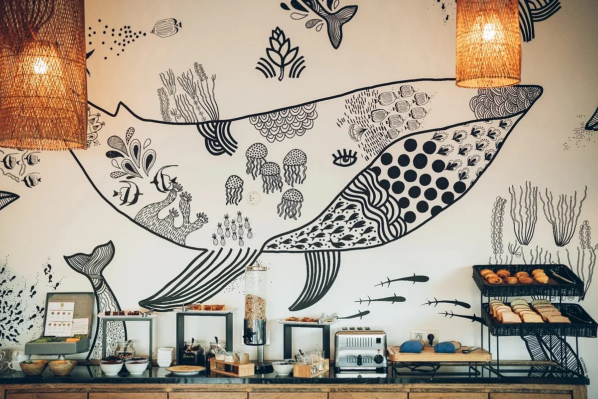 Le Whale Bar et sa grande fresque de baleine